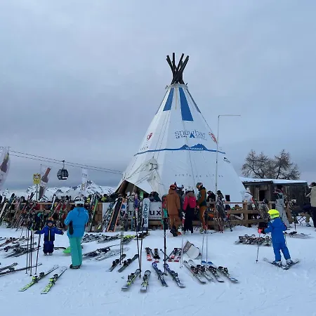 Apartment Cosy For 5 Near Lift, Hameau D2