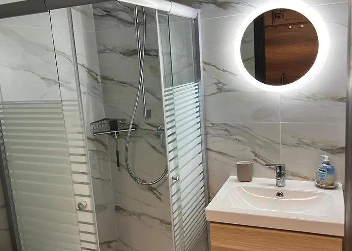 Lägenhet Cosy For 5 Near Lift, Hameau D2